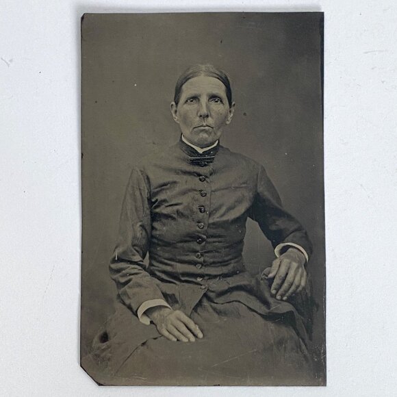 1800s Ferro Tintype Older Woman Serious Look Severe Hair Chair Studio Portrait - Picture 2 of 5